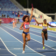 Estrella Pérez De Aza cruza la meta para culminar el relevo 4X100 femenino.