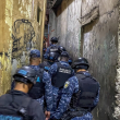 Agentes policiales realizan operativos frencuentes en busca de presuntos delincuentes.