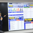 Diego Pesqueira muestra grafico con prófugos
