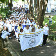 Caminata: un paso por la salud mental. Sosteniendo la bandera de La Pastoral de la Salud de la Arquidiócesis de Santo Domingo por el monseñor Morel Diplan, sor Trinidad Ayala Adames, Dra. Arabella Michellen, Rector de la UASD Jorge Asjana David, Dra. Marisol Taveras encargada de Salud Mental del (SNS).