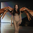 Adriana Lima en la edición del 2025 del Victoria's Secret Fashion Show