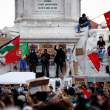 El 17 de octubre de 2026, manifestantes protestaron en la plaza Rossio, en el centro de Lisboa, contra la escasez de vivienda, el aumento desorbitado de los alquileres y los bajos salarios.
