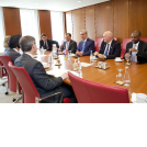 En la reunión participaron Luis Abinader, Anjay Banga, presidente del Banco Mundial; Roberto Álvarez, Pavel Isa, Jochi Vicente, yJulio Eduardo Díaz Sosa.