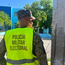 Miembro de la Policía Militar Electoral