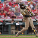 Fernando Tatis Jr. sacó la bola del parque como emergente en esta ocasión.