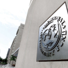 Fachada. Los representantes del Fondo Monetario Internacional (FMI) evalúan las economías de los países miembros.