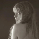 Esta es una de las imágenes oficiales para la promoción del álbum de Taylor Swift, “The Tortured Poets Department”.