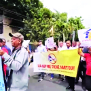 Los manifestantes llegaron hasta la sede nacional de la ADP en Gascue reclamando docencia.