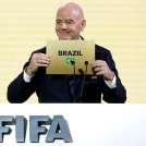 El presidente de la FIFA, Gianni Infantino, anuncia a Brasil como el país ganador para albergar la Copa Mundial Femenina de 2027.