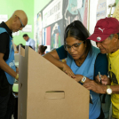 Adultos mayores acudieron a votar en las pasadas elecciones, pese a enfrentar limitaciones físicas.
