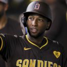 Jurickson Profar saluda luego de anotar una carrera.