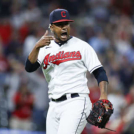 Emmanuel Clase reacciona con euforia luego de anotarse su salvamento 45 de la campaña.