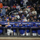 Los Mets de Nueva York observan el final del cuarto juego de la Serie de Campeonato de la Liga Nacional ante los Dodgers de Los Ángeles, el jueves.