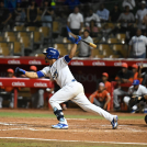 Francisco Mejía al momento de pegar el hit de oro.