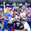 Ejecutivos, jugadores y simpatizantes del equipo la Matica  festejan la octava corona alcanzada por este conjunto en el baloncesto de La Vega.