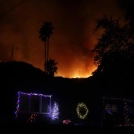 Fotografía del incendio forestal de Palisades en la zona de Mandeville Canyon en Los Angeles, California, EE.UU