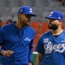 Gilbert Gómez y Héctor Borg en sus funciones de mánager y asistente del mánager respectivamente con el Licey.