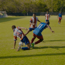 Momento de acción durante el partido.