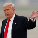 En la encuesta se encontró que una abrumadora mayoría de demócratas, el 95%, siguen desaprobando la gestión del gobierno federal por parte de Trump, en comparación con el 89% en marzo.