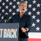 El gobernador de California, Gavin Newsom, habla durante un mitin con demócratas del condado Harris en la sede del sindicato IBEW local 716 el sábado 8 de noviembre de 2025 en Houston.