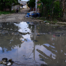 Los que viven en Villa Linda, Los Alcarrizos, reclaman atención de las autoridades en el arreglo de las calles, la recogida de basura y otros servicios.