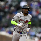 Geraldo Perdomo corre las bases tras conectar su segundo jonrón del año.