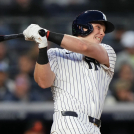 Ben Rice, de los Yanquis, al momento de disparar su batazo de cuatro esquina en el partido contra Baltimore.