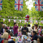 Británicos continúan las celebraciones por coronación de su rey