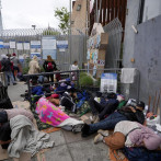 Llegan más migrantes a Tijuana y EE.UU. los recibe a cuentagotas