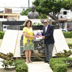 Depositan ofrenda floral en reconocimiento al fundador de Listín Diario