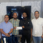 Brea Frank hace entrega del dinero que fue recaudado durante radiomaratón 