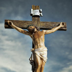 ¿Por qué en la Iglesia católica besan y adoran una la cruz el Viernes Santo?