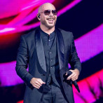Pitbull intentará romper el récord Guinnes del mayor número de personas con calvas postizas en un show