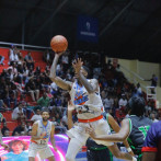 Bautista y Larrier guían a Titanes a su primer triunfo