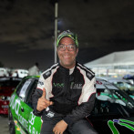 Jonathan Basden sigue imbatible en automovilismo