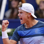 Rune se exhibe ante Alcaraz y se corona por primera vez en Barcelona