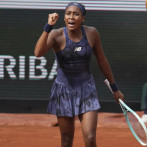 Coco Gauff sufre con su saque, pero avanza; Sinner y Djokovic ganan en el Abierto de Francia
