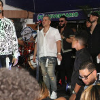 El Blachy cumple su palabra: le entrega RD$50,000 a adolescente viral durante fiesta en el Club Los Prados