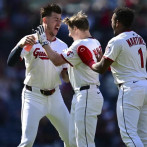 Kyle Manzardo brilla y los Guardianes vencen 4-3 a los Rays en diez entradas