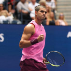 Carlos Alcaraz avanza sin inconvenientes a la tercera ronda en el Us Open