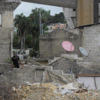 Traslado de familias en el Puente de la 17 se ejecuta entre quejas y acuerdos