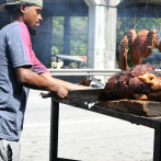 Cerdo asado, porcelana o jaibas: Las historias que se encuentran en la Autopista Duarte