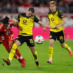 Kane y Olise le dan el 