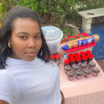 Marianyi Rosario vende dulces para darle sabor a su amarga vida