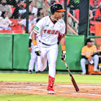 Denzer Guzmán hizo 100 tryouts empujado por su abuelo y sus tíos para llegar a Grandes Ligas