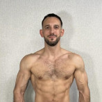 Influencer fitness Dmitry Nuyanzin muere al realizar reto de ingerir 10 mil calorías diarias