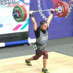 La mundialista Yudelina Mejía impone su clase en el campeonato clasificatorio de pesas