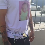 Hombre se encadena en la Procuraduría por muerte de su hija en albergue en Santiago: “Es un abuso”