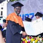 Wilson Camacho se gradúa de sociología, su tercera carrera en la UASD