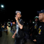 Mujer acusa al exponente urbano Ronny GTA de daños y robo en una villa en Azua